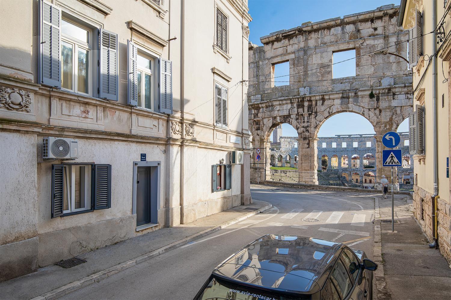 Elegant Apartment Next To Arena Pula Exterior photo