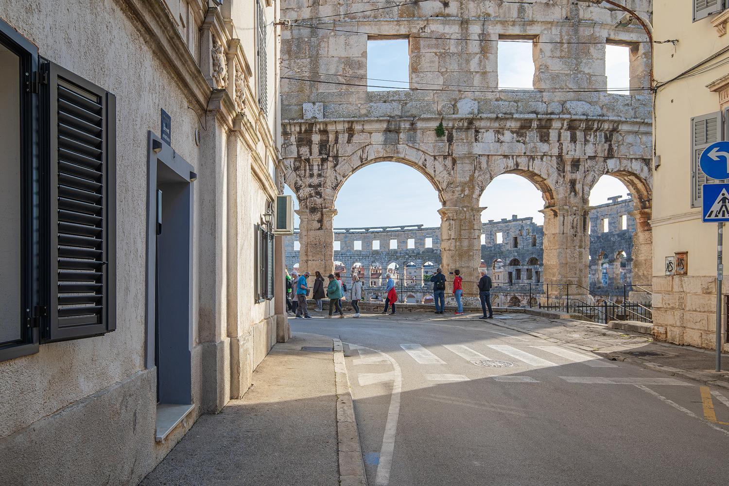 Elegant Apartment Next To Arena Pula Exterior photo